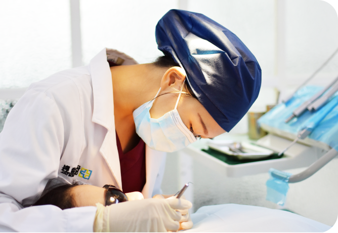 女性歯科医の写真